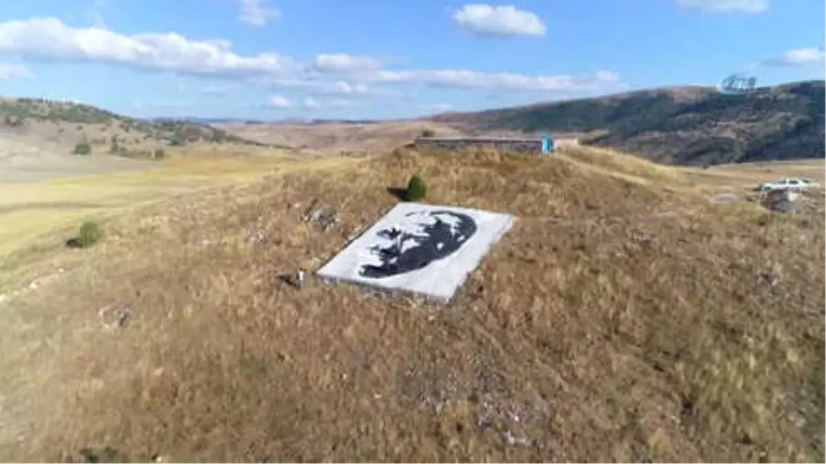 Dev Atatürk Portresini Şenlikle Açtılar