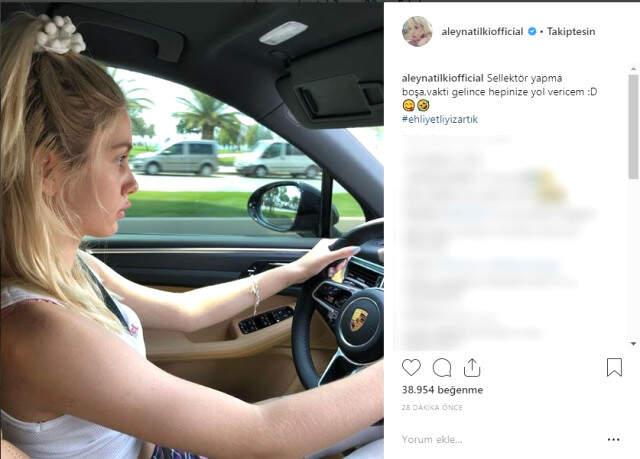 Ehliyeni Alan Aleyna Tilki Direksiyon Başına Geçti!