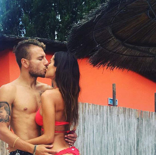 Futbolcu Ciro Immobile'nin Eşinin Yanında Oyun Oynaması Sosyal Medyada Alay Konusu Oldu