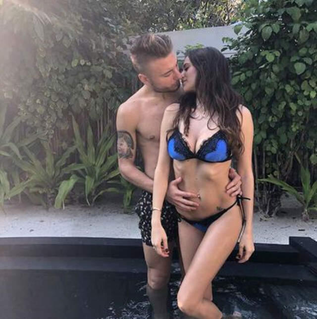 Futbolcu Ciro Immobile'nin Eşinin Yanında Oyun Oynaması Sosyal Medyada Alay Konusu Oldu
