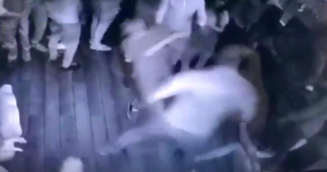 UFC'nin Yıldız Dövüşçüsü Gece Kulubünü Ringe Çevirdiği Anlar Ortaya Çıktı!