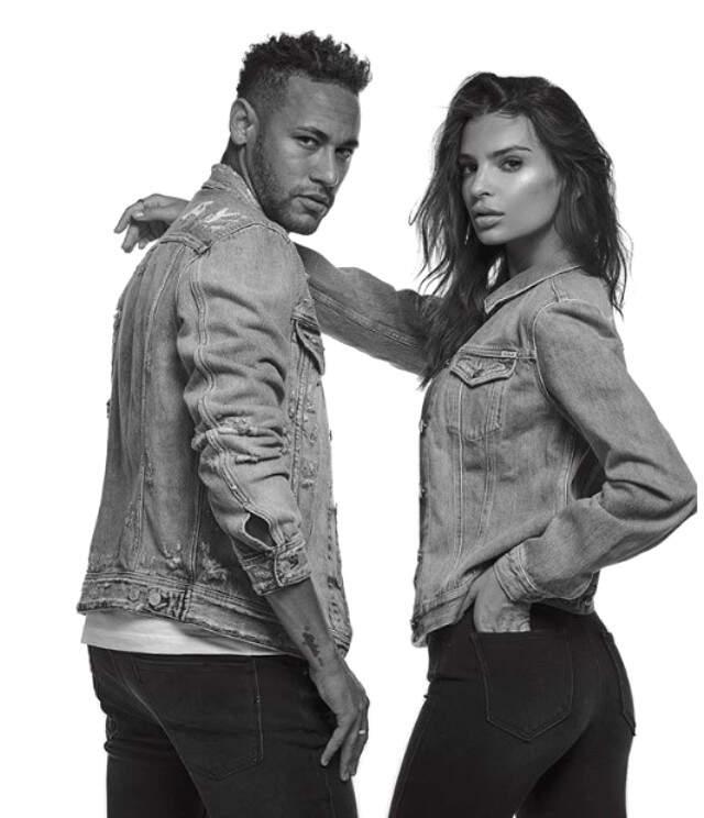Ünlü Oyuncu Emily Ratajkowski, Banyo Pozlarıyla Sosyal Medyayı Salladı
