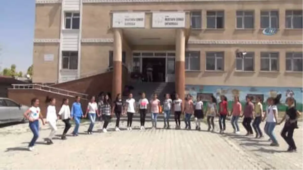 Vanlı Folklorcu Kızlar Gözünü Türkiye Şampiyonluğuna Dikti