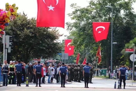 Adapazarı'nda 30 Ağustos Coşkusu Adapazarı'nda 30 Ağustos Coşkusu