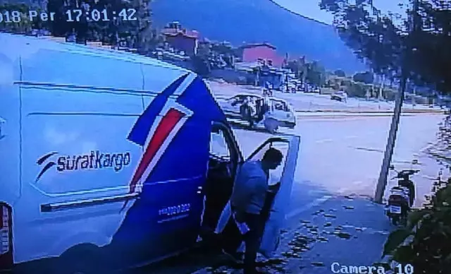 Bursa'da Feci Kaza Güvenlik Kamerasına Yansıdı Bursa'da Feci Kaza Güvenlik Kamerasına Yansıdı