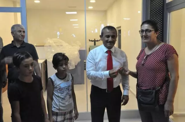 Tunceli'de Açılış, Çılgın Davulcuyla Şenlendi, Halay Çeken Vali Renk Kattı Tunceli'de Açılış, Çılgın Davulcuyla Şenlendi, Halay Çeken Vali Renk Kattı