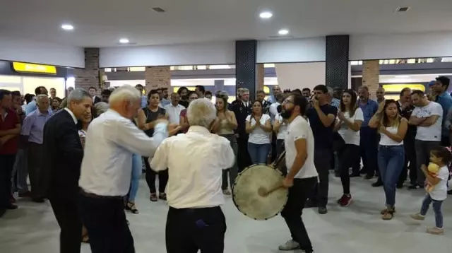 Tunceli'de Açılış, Çılgın Davulcuyla Şenlendi, Halay Çeken Vali Renk Kattı Tunceli'de Açılış, Çılgın Davulcuyla Şenlendi, Halay Çeken Vali Renk Kattı