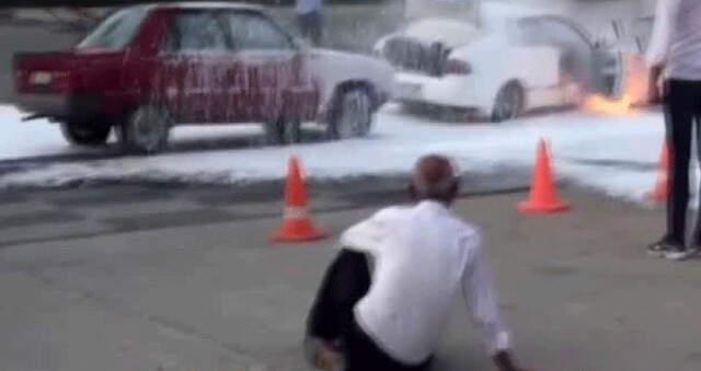 Alev Alan Otomobilini Gözyaşlarıyla İzledi
