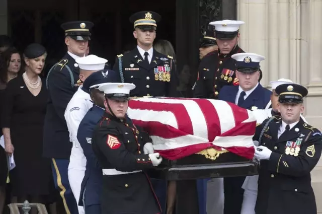 ABD'li Senatör Mccain'in Cenaze Töreni Düzenlendi ABD'li Senatör Mccain'in Cenaze Töreni Düzenlendi