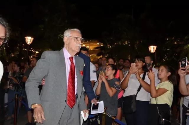 İzmir'deki Film Festivalinin Ödül Töreninde Ünlüler Geçidi İzmir'deki Film Festivalinin Ödül Töreninde Ünlüler Geçidi