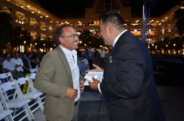 İzmir'deki Film Festivalinin Ödül Töreninde Ünlüler Geçidi İzmir'deki Film Festivalinin Ödül Töreninde Ünlüler Geçidi