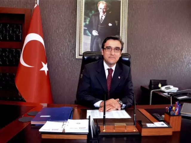 Kuşadası'nın Yeni Kaymakamı Sadettin Yücel Oldu Kuşadası'nın Yeni Kaymakamı Sadettin Yücel Oldu