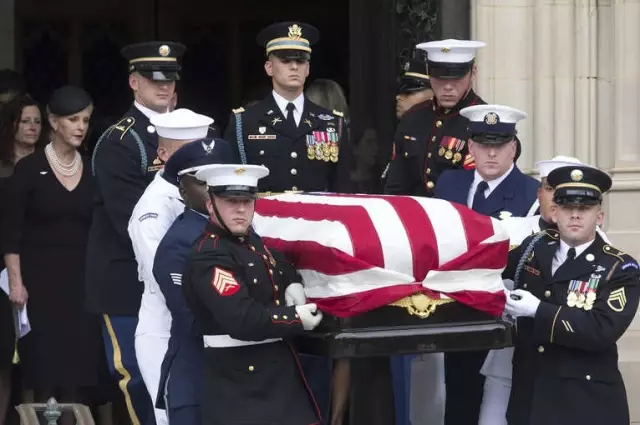 Senatör Mccain'in Cenaze Töreni Düzenlendi Senatör Mccain'in Cenaze Töreni Düzenlendi