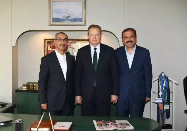 Vali Yavuz ve Milletvekili Balta, Türkiye Gazetesi ve İhlas Pazarlama İl Temsilciliğini Ziyaret Etti Vali Yavuz ve Milletvekili Balta, Türkiye Gazetesi ve İhlas Pazarlama İl Temsilciliğini Ziyaret Etti