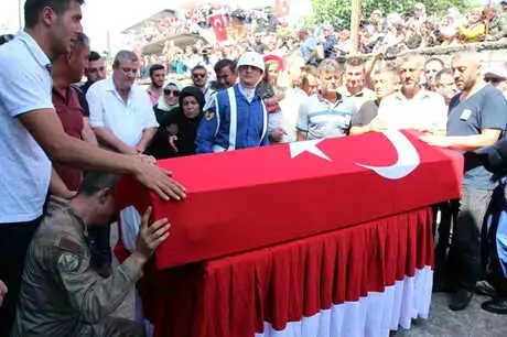 Zonguldaklı Şehidi, Binlerce Kişi Son Yolculuğuna Uğurladı Zonguldaklı Şehidi, Binlerce Kişi Son Yolculuğuna Uğurladı