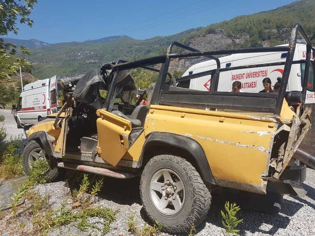 Antalya'da Turistleri Taşıyan Safari Cipi Kaza Yaptı: 1 Ölü, 5 Yaralı
