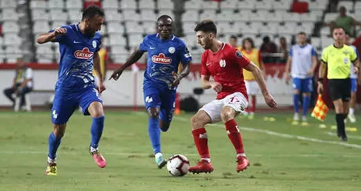 Antalyaspor, Son Dakika Golüyle Çaykur Rizespor'u 2-1 Yendi