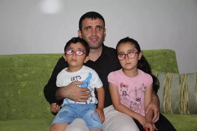 Baba, Görmeyen Gözleri ile Çocuklarının Gözü Oldu Baba, Görmeyen Gözleri ile Çocuklarının Gözü Oldu