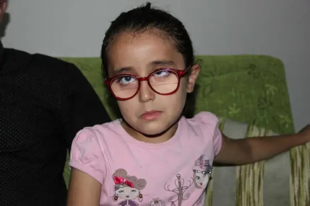 Baba, Görmeyen Gözleri ile Çocuklarının Gözü Oldu Baba, Görmeyen Gözleri ile Çocuklarının Gözü Oldu