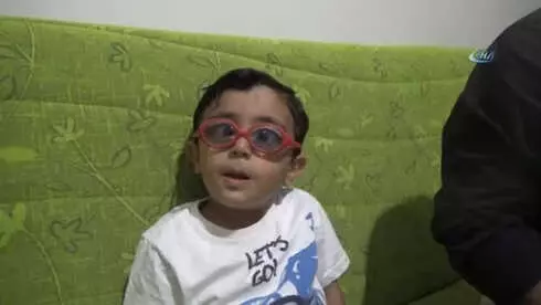 Baba Görmeyen Gözleri ile Çocuklarının Gözü Oldu Baba Görmeyen Gözleri ile Çocuklarının Gözü Oldu