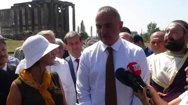 Bakan Ersoy: 'Aizonai Antik Kenti'nin Bölge Turizmine Kazandırılması İçin Gerekli Desteği Vereceğiz' Bakan Ersoy: 'Aizonai Antik Kenti'nin Bölge Turizmine Kazandırılması İçin Gerekli Desteği Vereceğiz'