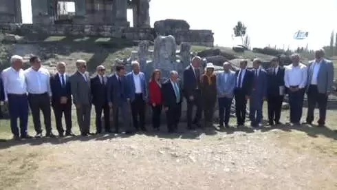 Bakan Ersoy: 'Aizonai Antik Kenti'nin Bölge Turizmine Kazandırılması İçin Gerekli Desteği Vereceğiz' Bakan Ersoy: 'Aizonai Antik Kenti'nin Bölge Turizmine Kazandırılması İçin Gerekli Desteği Vereceğiz'