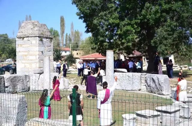 Bakan Ersoy: 'Aizonai Antik Kenti'nin Bölge Turizmine Kazandırılması İçin Gerekli Desteği Vereceğiz' Bakan Ersoy: 'Aizonai Antik Kenti'nin Bölge Turizmine Kazandırılması İçin Gerekli Desteği Vereceğiz'