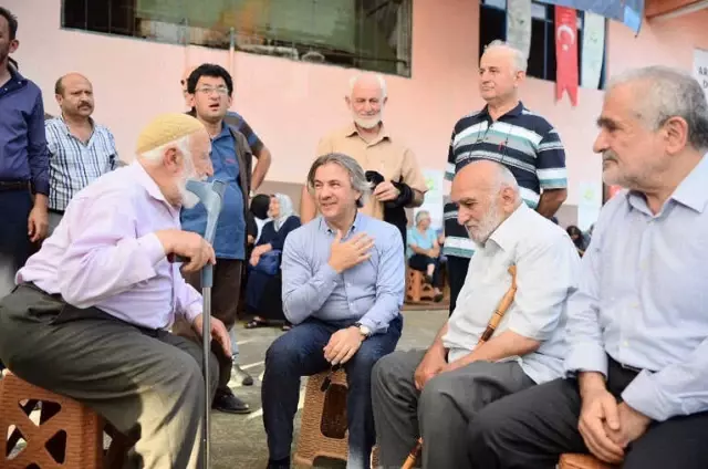 Başkan Demircan Köyünde Çay Topladı Başkan Demircan Köyünde Çay Topladı