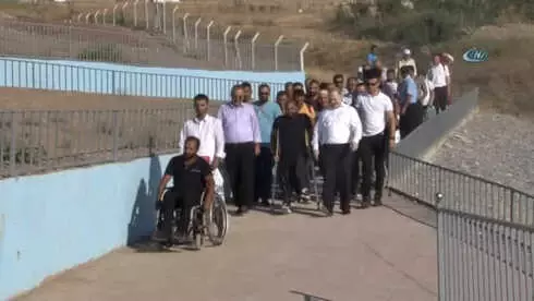Başkan Özgökçe Engellilerle Yüzdü Başkan Özgökçe Engellilerle Yüzdü