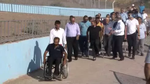 Başkan Özgökçe Engellilerle Yüzdü Başkan Özgökçe Engellilerle Yüzdü