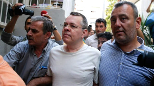 ABD'li Rahip Brunson'un Evine Türk Bayrağı Asıldı