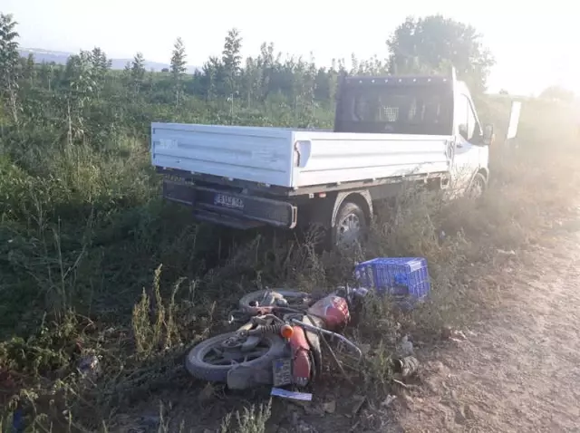 Bursa'da Kamyonet ile Motosiklet Çarpıştı: 1 Ölü Bursa'da Kamyonet ile Motosiklet Çarpıştı: 1 Ölü