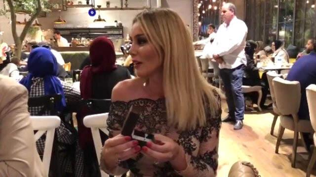 Petek Dinçöz'ün Hayranları Tek Taş Yüzük Hediye Etti