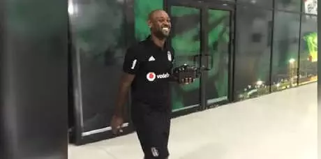 Vagner Love'un Bursaspor Maçı Sonrası Tepki Çeken Görüntüsü
