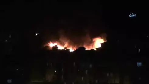 Yozgat'ta Çatı Katında Çıkan Yangın Sonucu 5 Daire Kullanılamaz Hale Geldi Yozgat'ta Çatı Katında Çıkan Yangın Sonucu 5 Daire Kullanılamaz Hale Geldi