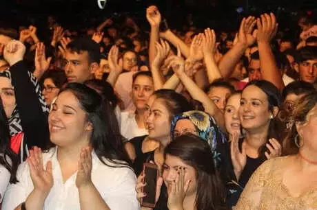 Alaşehir'de Demet Akalın Rüzgarı