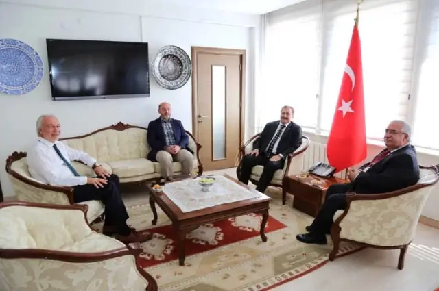 Eski Bakan, Veysel Eroğlu'ndan Vali Ahmet Hamdi Nayir'e Ziyaret Eski Bakan, Veysel Eroğlu'ndan Vali Ahmet Hamdi Nayir'e Ziyaret
