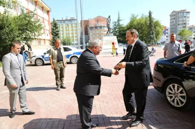Eski Bakan, Veysel Eroğlu'ndan Vali Ahmet Hamdi Nayir'e Ziyaret Eski Bakan, Veysel Eroğlu'ndan Vali Ahmet Hamdi Nayir'e Ziyaret