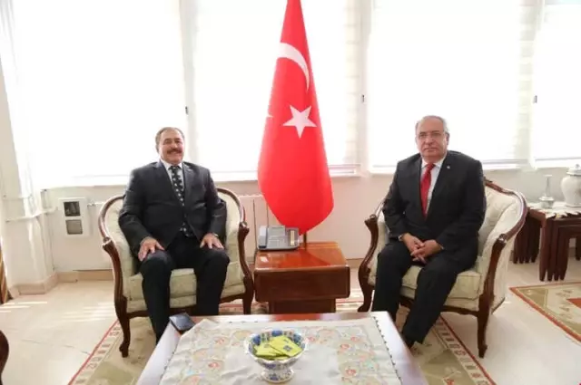 Eski Bakan, Veysel Eroğlu'ndan Vali Ahmet Hamdi Nayir'e Ziyaret Eski Bakan, Veysel Eroğlu'ndan Vali Ahmet Hamdi Nayir'e Ziyaret