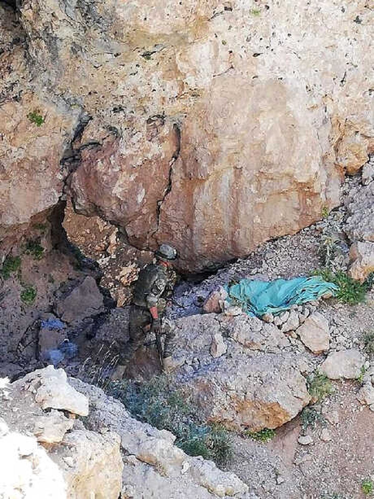 Herekol Dağı'nda Teröristlerin Kullandığı Sığınaklar İmha Edildi