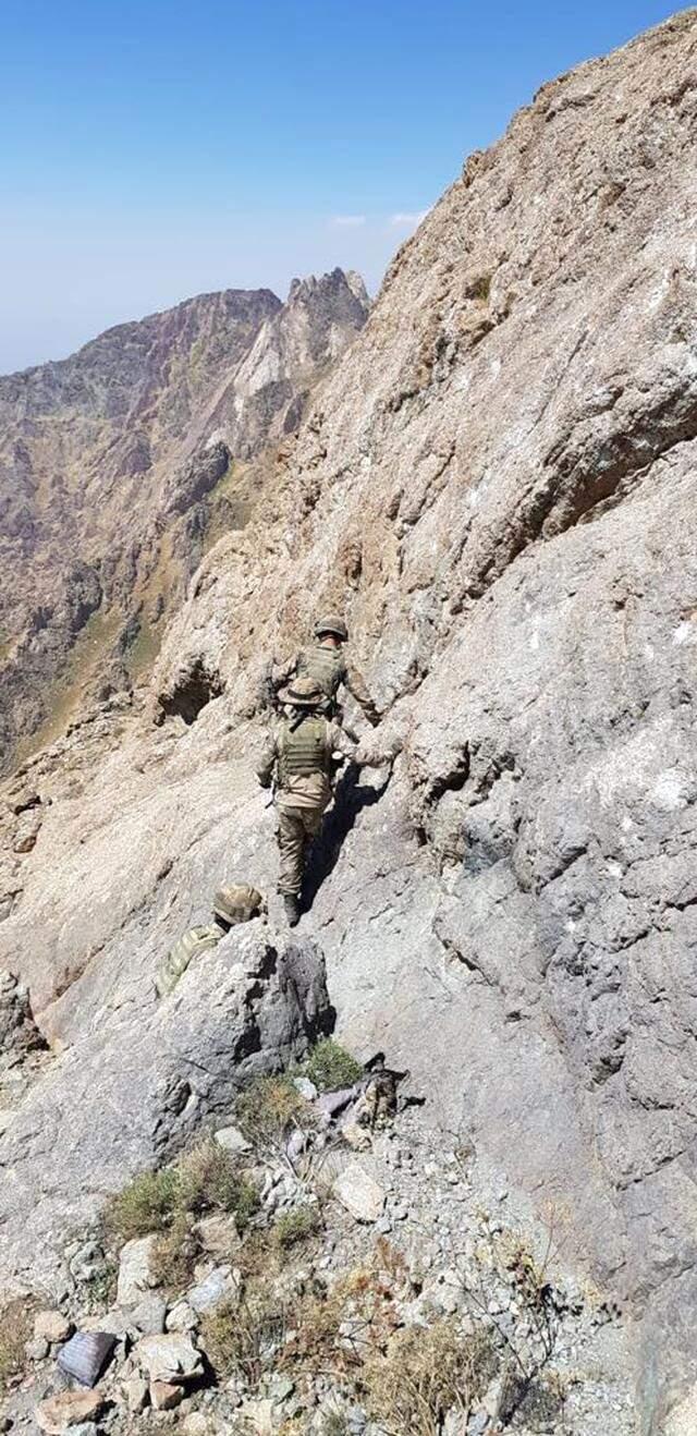 Mehmetçik, Teröristlerin 'Girilemez' Bölge İlan Ettiği İkiyaka Dağları'nda!