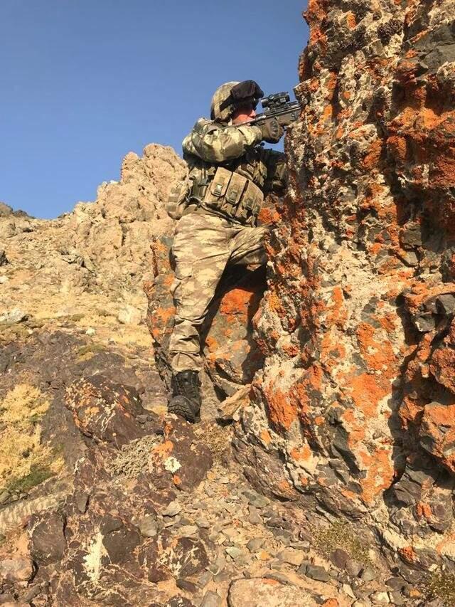 Mehmetçik, Teröristlerin 'Girilemez' Bölge İlan Ettiği İkiyaka Dağları'nda!