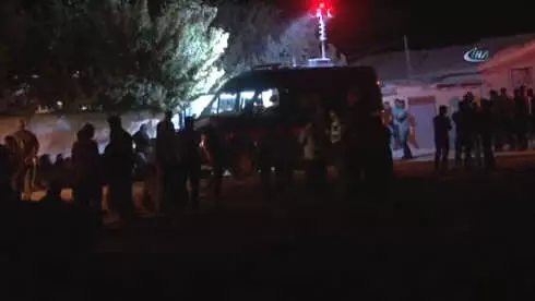 Yüzleri Maskeli Şahıslar Karı Kocayı Öldürüp, Kızlarını Darp Etti