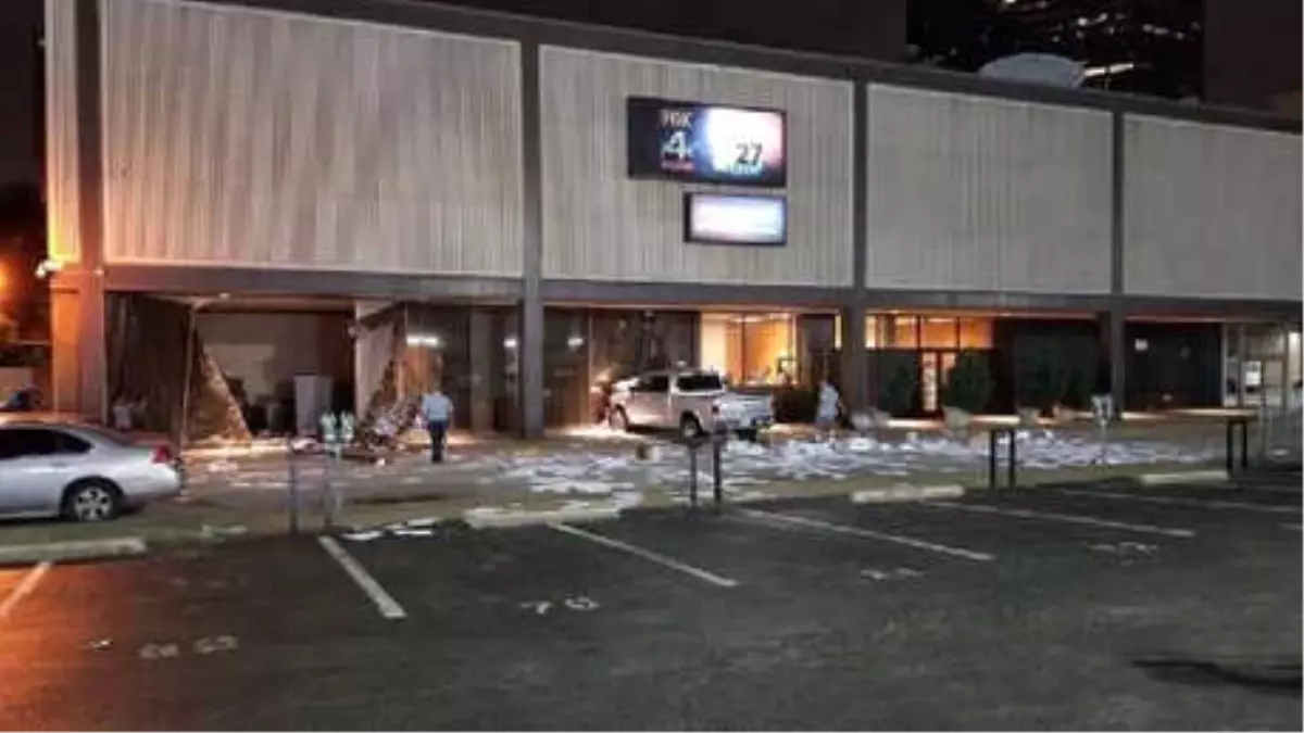 ABD'de Fox4 Binasına Çarpan Kişi Şikayetçi Oldu