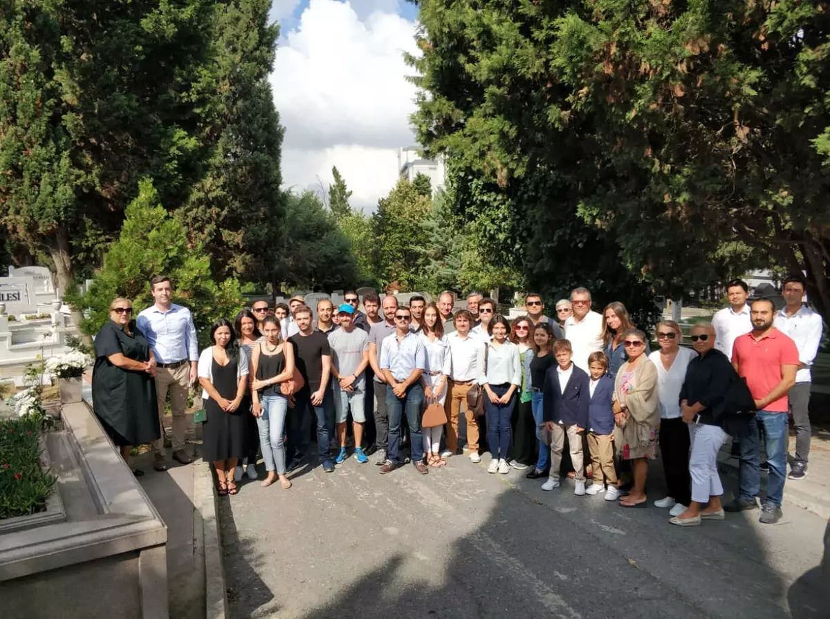Ailesi ve Manevi Evlatları Sezai Türkeş'i Andı