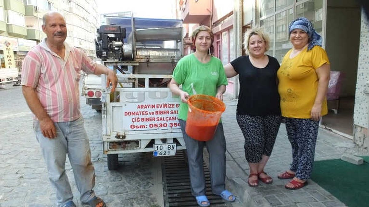 Balıkesir'de Mobil Salçacı Kadınların İşini Kolaylaştırdı