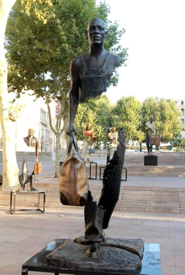 Bruno Catalano'nun Heykelleri Görenler Tarafından Büyük İlgi Görüyor