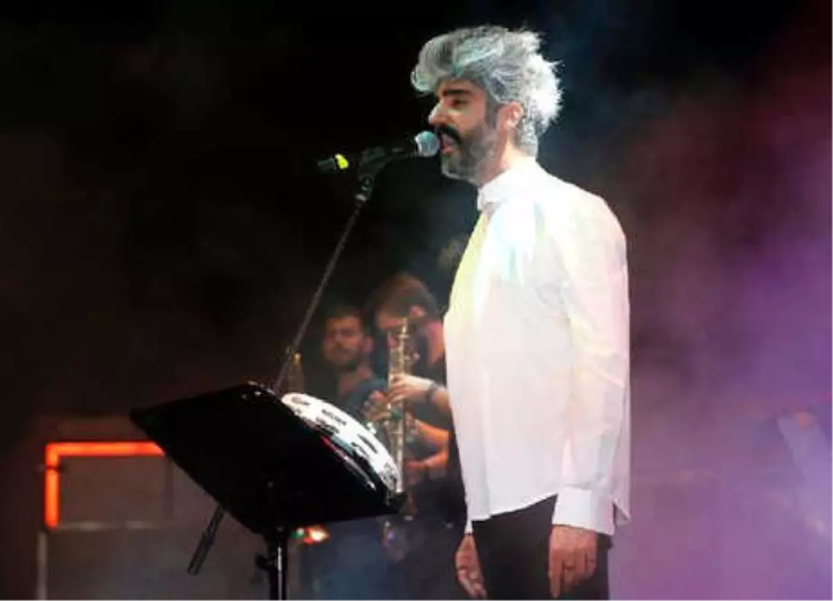 İzmirliler Manuş Baba ile Coştu