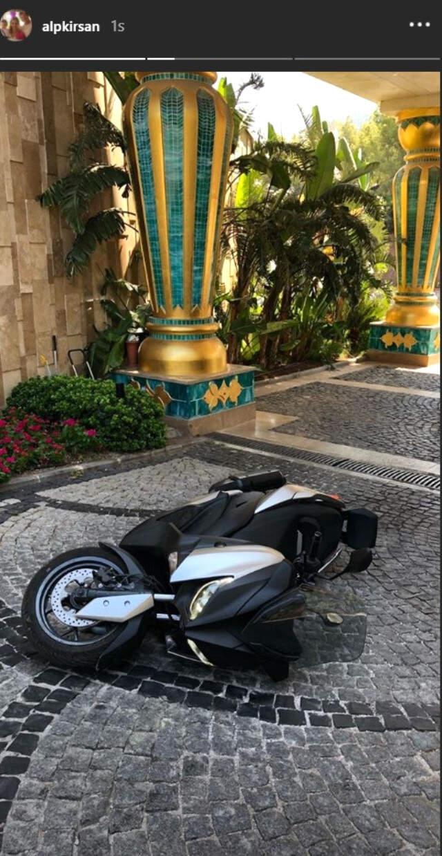 Motorsikletiyle Güvenlik Bariyerlerine Çarpan Sunucu Alp Kırşan, Kaza Anını Paylaştı