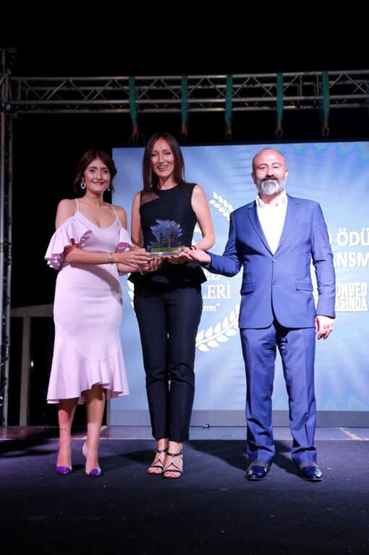 Prof. Dr. Burcu Demirel'e Yılın Kadını Ödülü